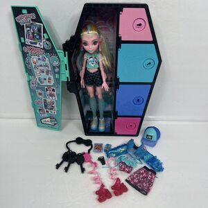 Monster High Skulltimate Secrets Fearidescent Lagoona Blue Locker Coffin Set